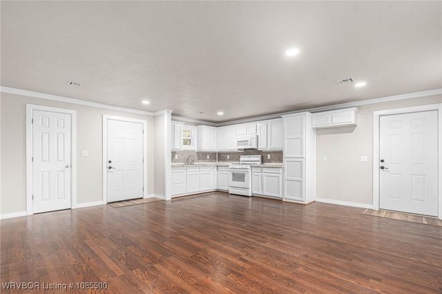 1009 SW 10th, Muldrow, OK 74948