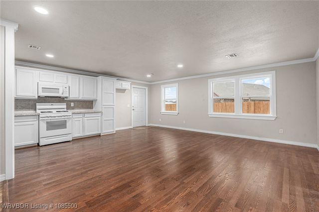 1009 SW 10th, Muldrow, OK 74948