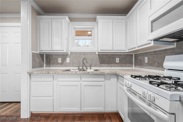 1009 SW 10th, Muldrow, OK 74948