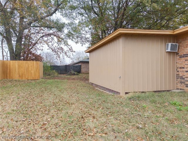 1009 SW 10th, Muldrow, OK 74948