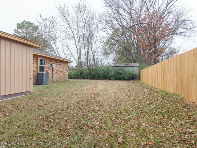 1009 SW 10th, Muldrow, OK 74948