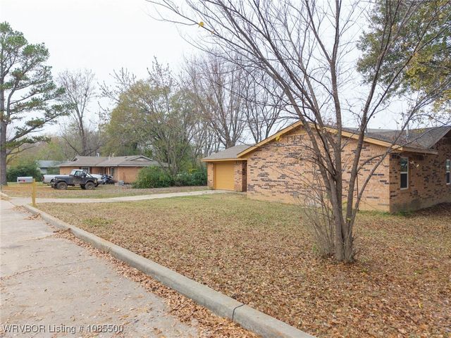 1009 SW 10th, Muldrow, OK 74948