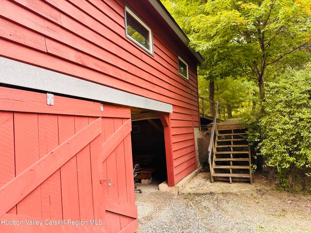 1 Highwoods Road, Saugerties, NY 12477