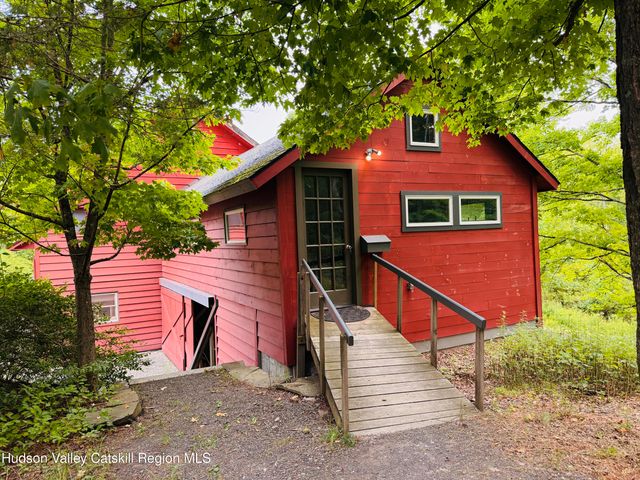 1 Highwoods Road, Saugerties, NY 12477