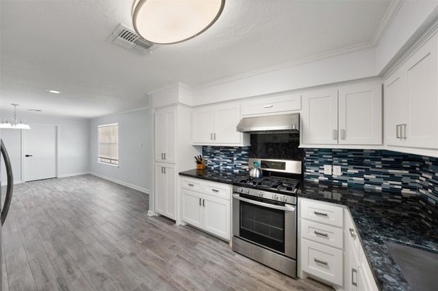 11607 Moorcreek Drive, Houston, TX 77070