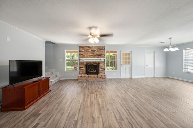 11607 Moorcreek Drive, Houston, TX 77070
