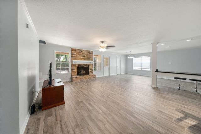11607 Moorcreek Drive, Houston, TX 77070