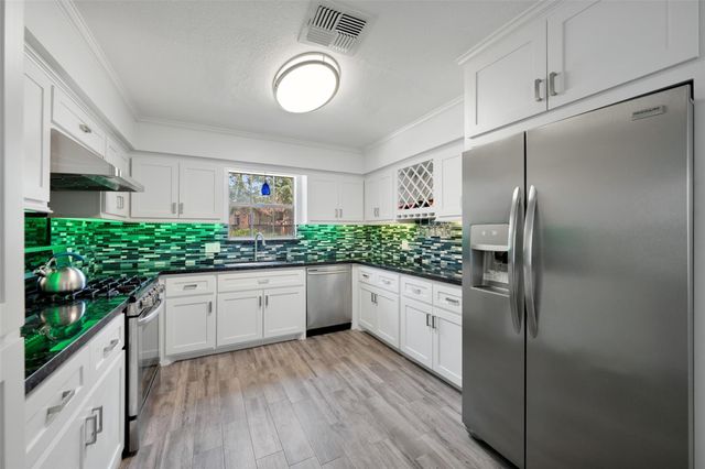 11607 Moorcreek Drive, Houston, TX 77070