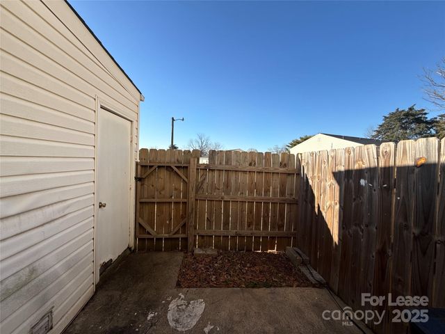 7906 Oak Meadow Court 29, Charlotte, NC 28210