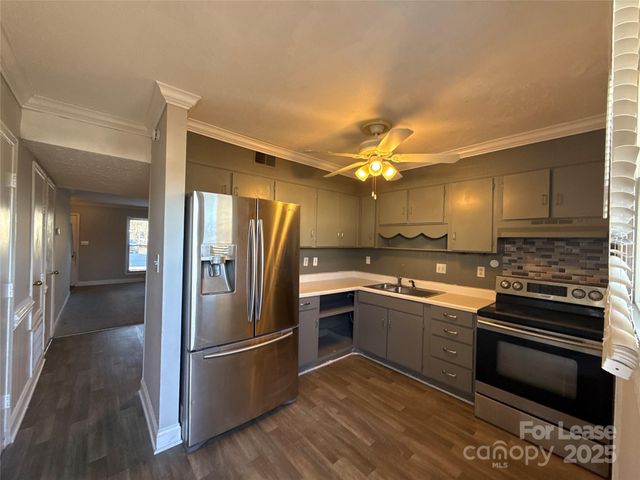 7906 Oak Meadow Court 29, Charlotte, NC 28210