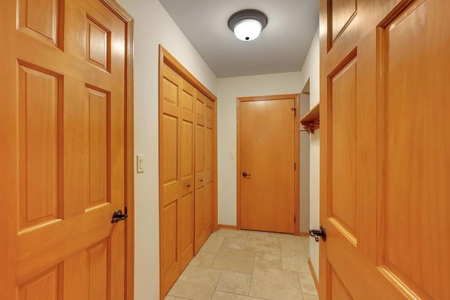 122 Howell AVENUE, Waukesha, WI 53188