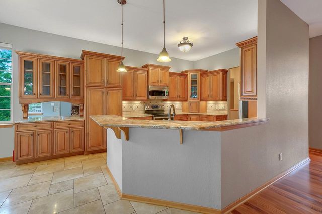 122 Howell AVENUE, Waukesha, WI 53188