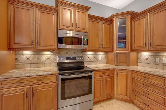 122 Howell AVENUE, Waukesha, WI 53188