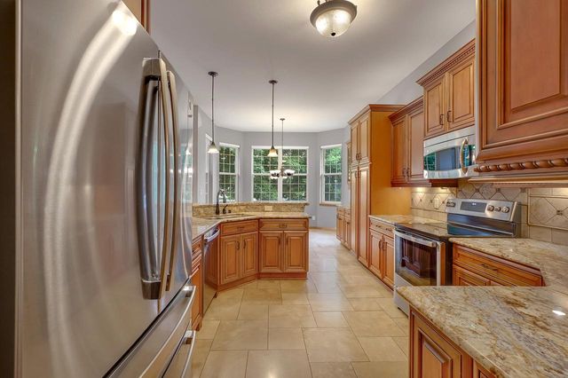 122 Howell AVENUE, Waukesha, WI 53188