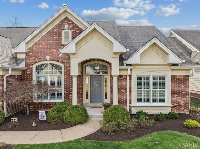 61 Picardy Hill Drive, Chesterfield, MO 63017