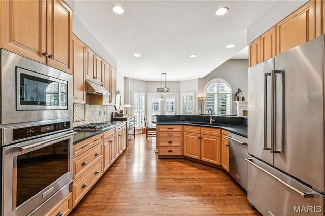 61 Picardy Hill Drive, Chesterfield, MO 63017