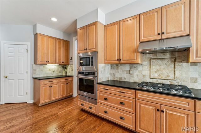 61 Picardy Hill Drive, Chesterfield, MO 63017