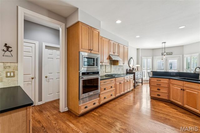 61 Picardy Hill Drive, Chesterfield, MO 63017