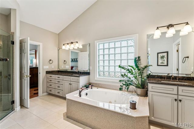 61 Picardy Hill Drive, Chesterfield, MO 63017