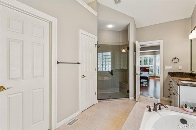 61 Picardy Hill Drive, Chesterfield, MO 63017