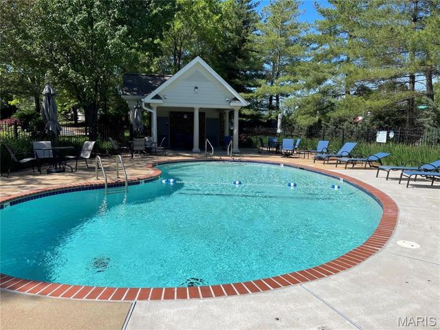 61 Picardy Hill Drive, Chesterfield, MO 63017