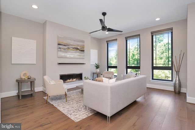 20364 NORTHPARK DR, Ashburn, VA 20147