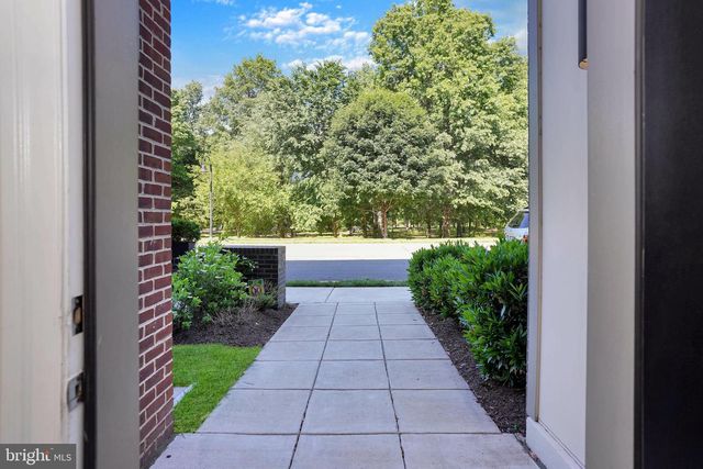 20364 NORTHPARK DR, Ashburn, VA 20147