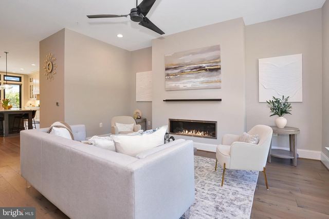 20364 NORTHPARK DR, Ashburn, VA 20147