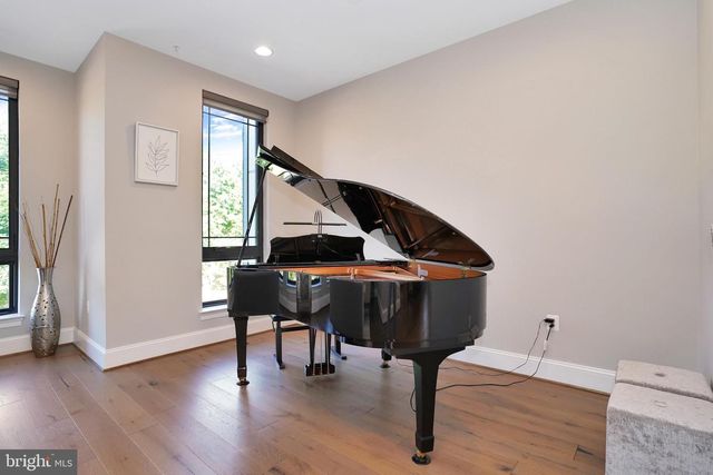 20364 NORTHPARK DR, Ashburn, VA 20147
