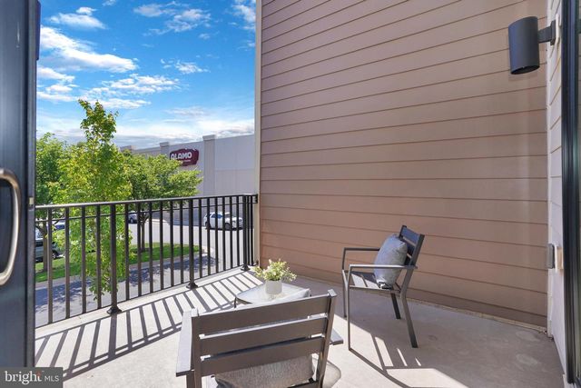 20364 NORTHPARK DR, Ashburn, VA 20147