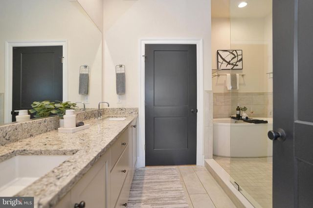 20364 NORTHPARK DR, Ashburn, VA 20147