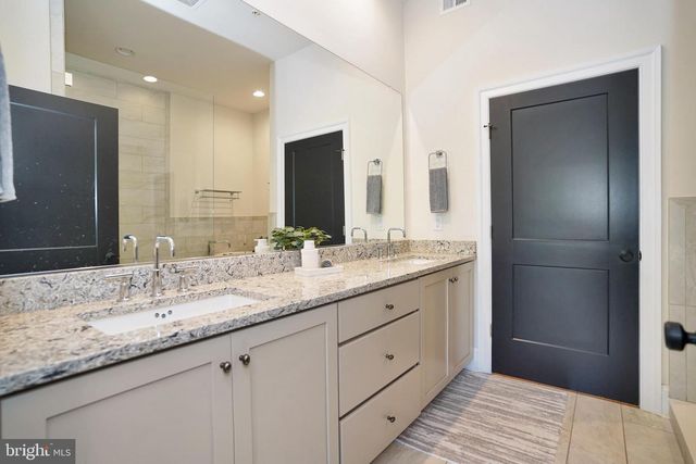 20364 NORTHPARK DR, Ashburn, VA 20147