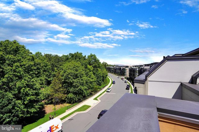 20364 NORTHPARK DR, Ashburn, VA 20147