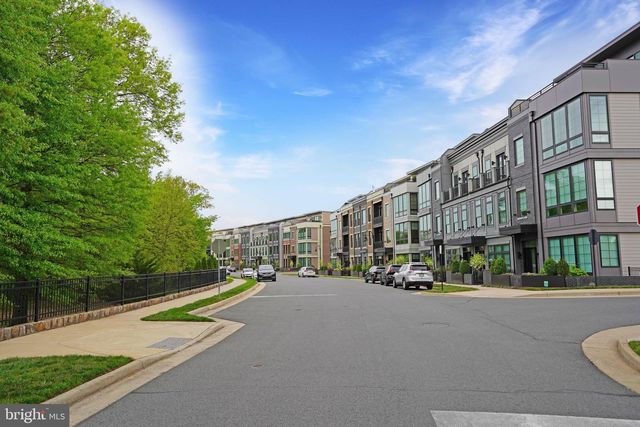 20364 NORTHPARK DR, Ashburn, VA 20147