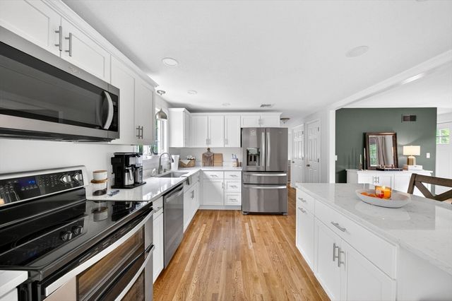 4 Dean Street, Freetown, MA 02702