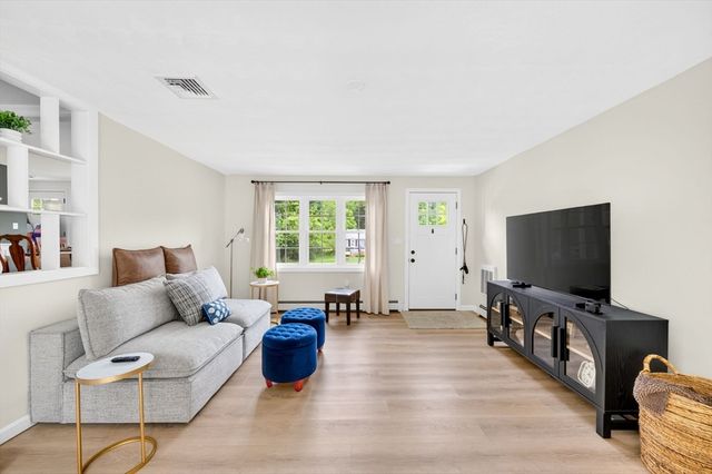 4 Dean Street, Freetown, MA 02702