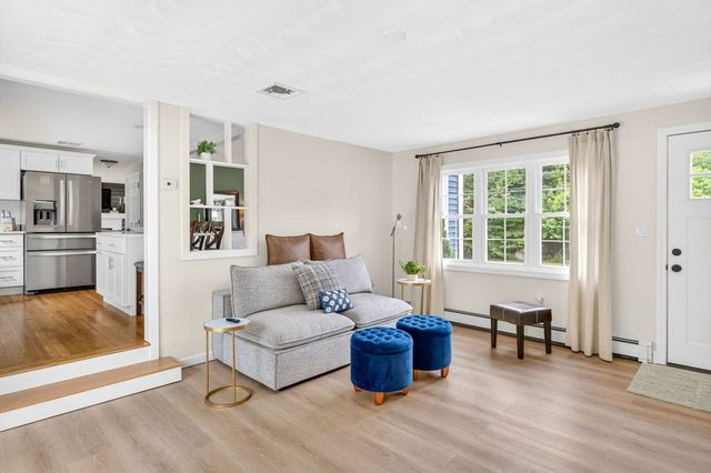 4 Dean Street, Freetown, MA 02702