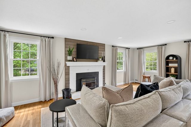 4 Dean Street, Freetown, MA 02702