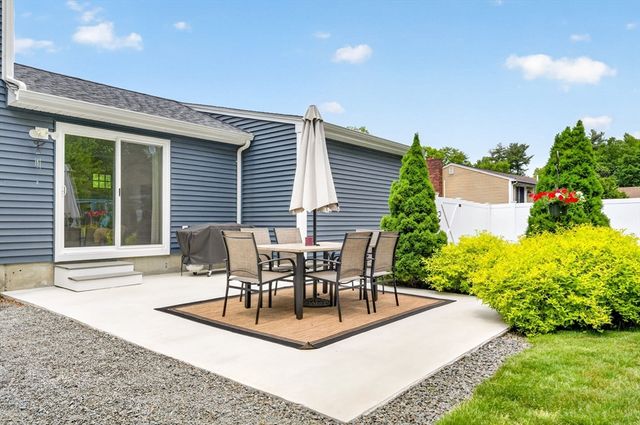 4 Dean Street, Freetown, MA 02702
