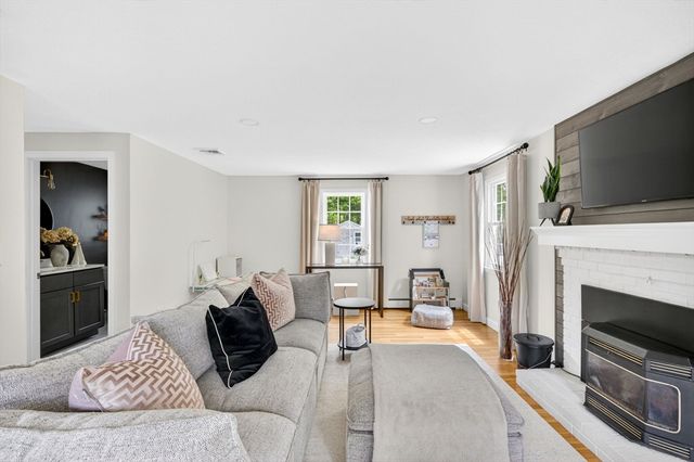 4 Dean Street, Freetown, MA 02702