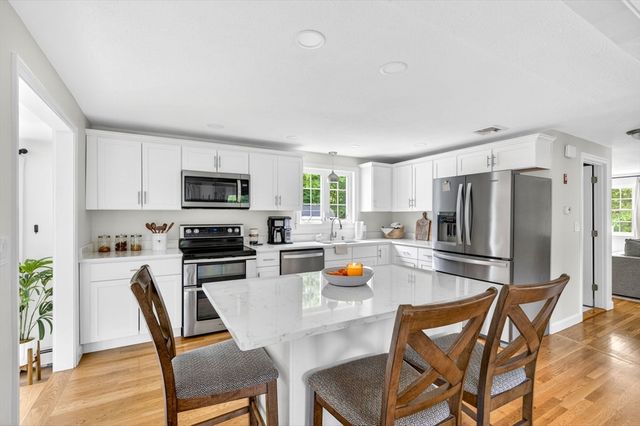4 Dean Street, Freetown, MA 02702