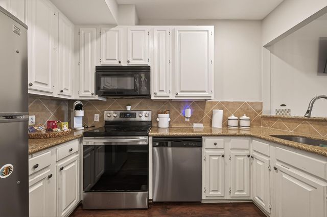 2211 S Braeswood Boulevard 21F, Houston, TX 77030