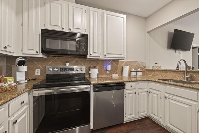 2211 S Braeswood Boulevard 21F, Houston, TX 77030