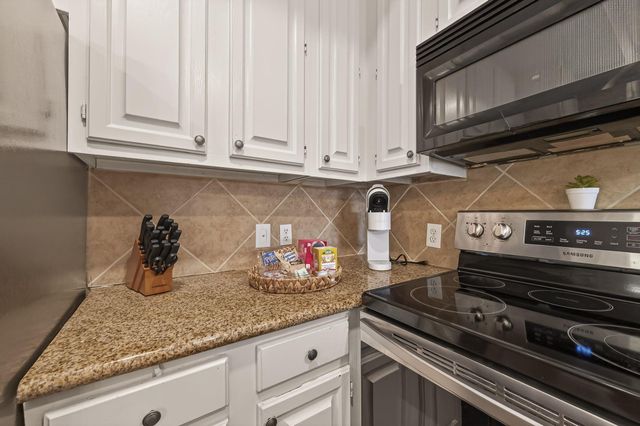 2211 S Braeswood Boulevard 21F, Houston, TX 77030