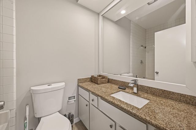 2211 S Braeswood Boulevard 21F, Houston, TX 77030