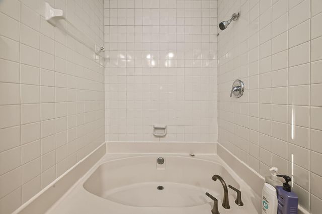 2211 S Braeswood Boulevard 21F, Houston, TX 77030