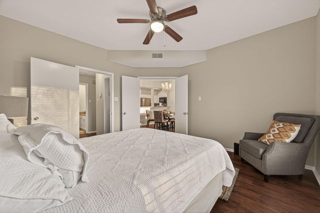 2211 S Braeswood Boulevard 21F, Houston, TX 77030