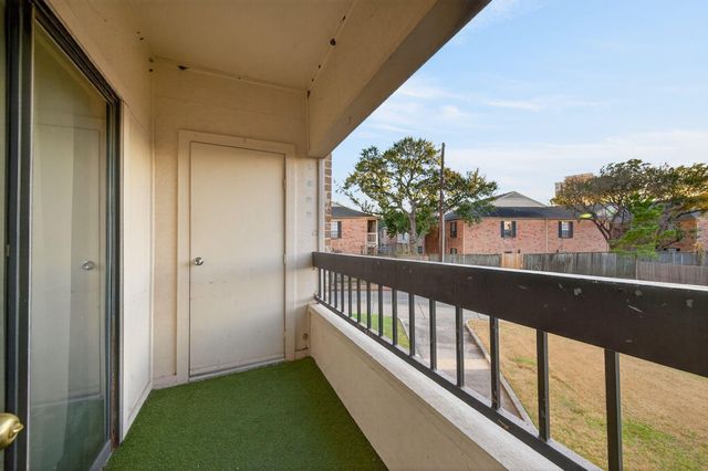 2211 S Braeswood Boulevard 21F, Houston, TX 77030