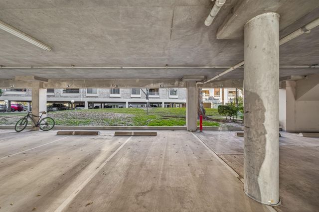 2211 S Braeswood Boulevard 21F, Houston, TX 77030