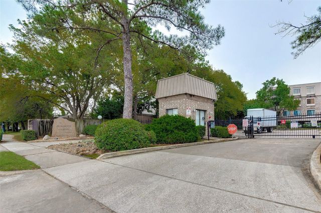 2211 S Braeswood Boulevard 21F, Houston, TX 77030